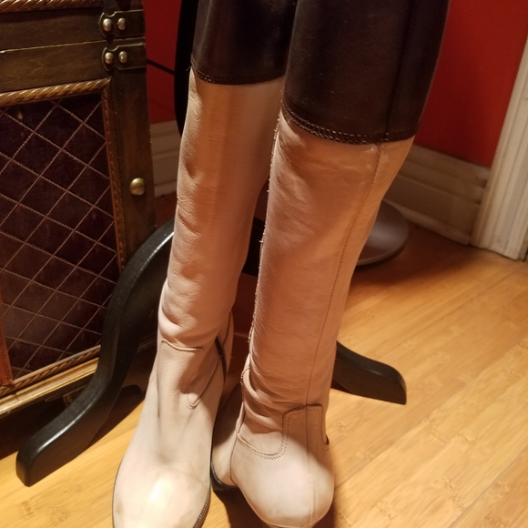 Boots - Picture 3 of 5